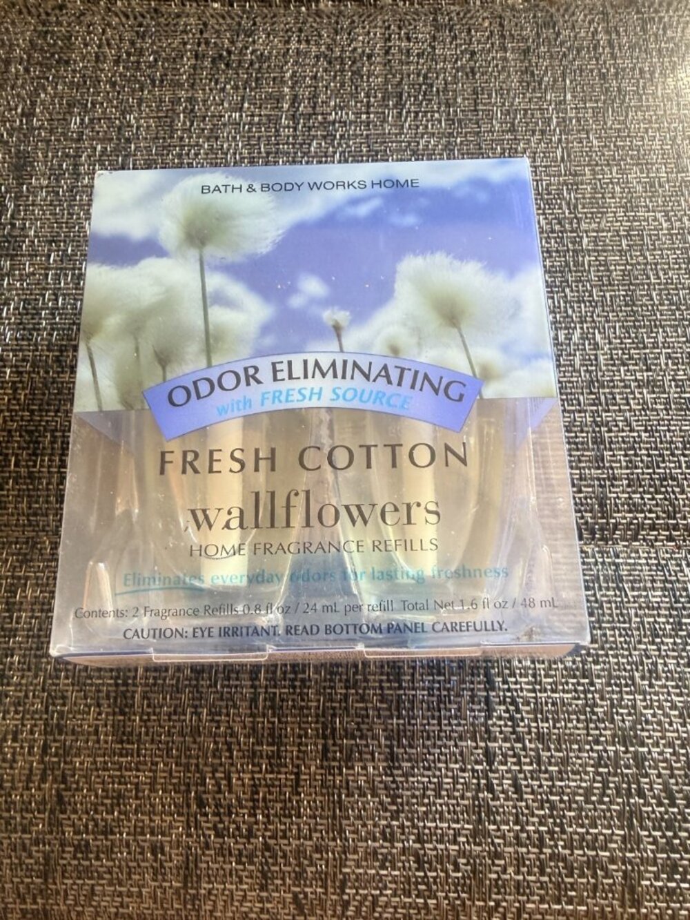Bath Body Works wallflowers Odor Eliminating Fresh Cotton  refills 2 bottles